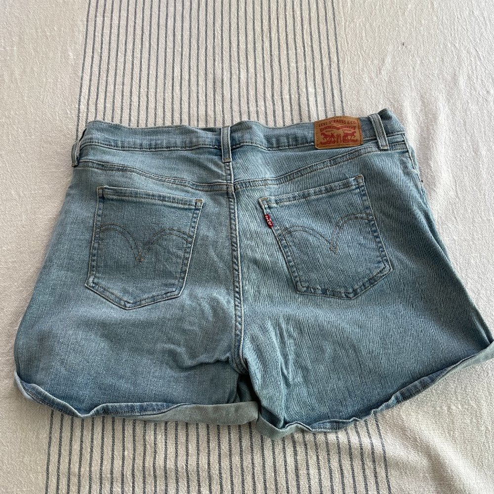 Levis Mid-Length Shorts SZ 32
